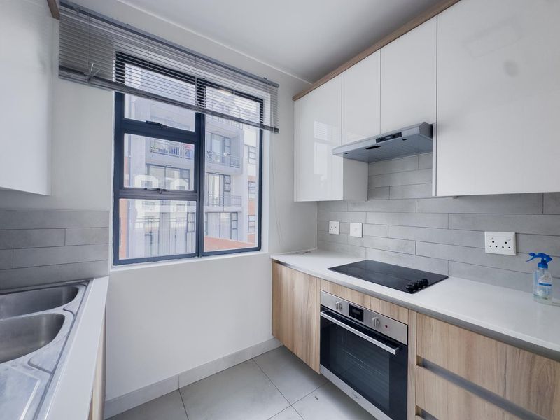 2 Bedroom Apartment with a Balcony - Photo 6