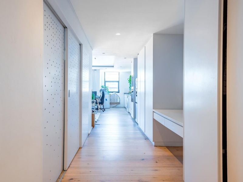 Top-Floor Spectacular Unit With Table Mountain View - Photo 8