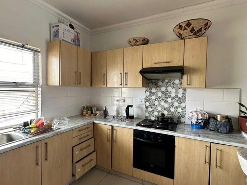 2 Bedroom Flat for Sale - Photo 8