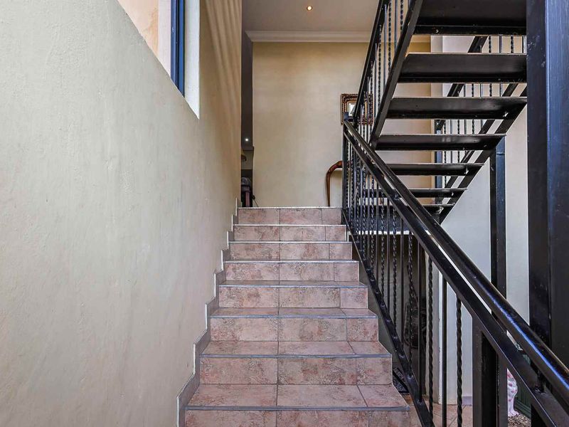 Elevated living in Waterkloof Ridge - Photo 5