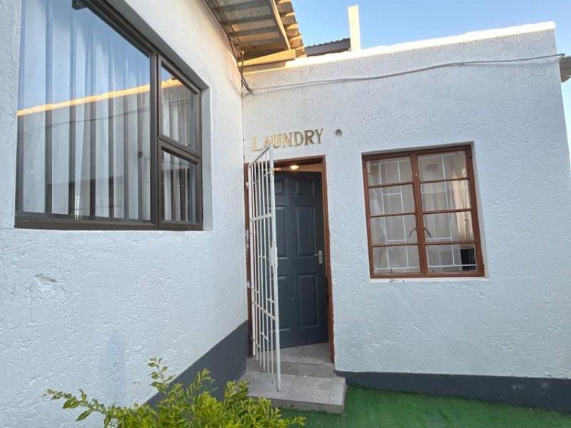 Guest house for sale🏡 🏡 Dorado Park 📍 💰 Selling Price: N$3.2 Million cost exclusive 💥 erf size 392 square meters  (Includes all furniture and fittings) Pro - Photo 4