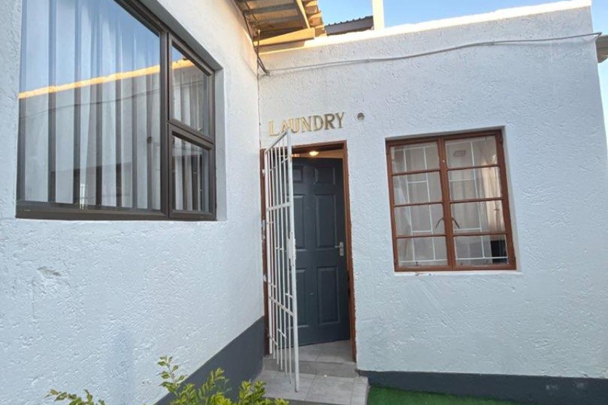 Guest house for sale🏡 🏡 Dorado Park 📍 💰 Selling Price: N$3.2 Million cost exclusive 💥 erf size 392 square meters  (Includes all furniture and fittings) Pro - Photo 4