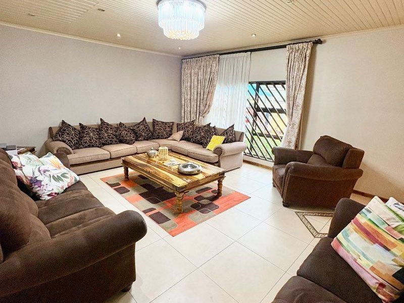 3 Bedrooms House For Sale in Khomasdal - Photo 5