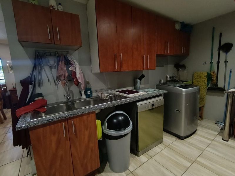 Spacious Living with Rental Income in Universitas - Photo 10