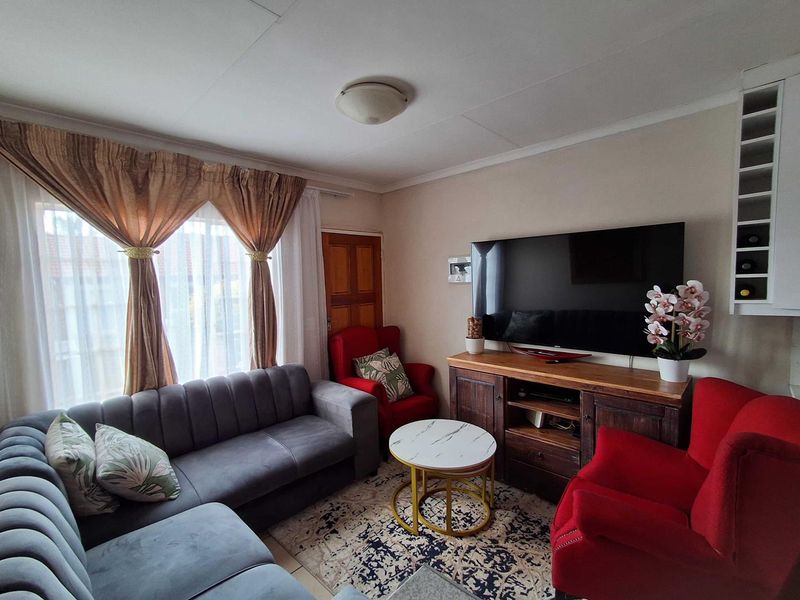 Secure Living in The Orchards: 3 Beds, 1 Bath, Prime Location - Photo 6