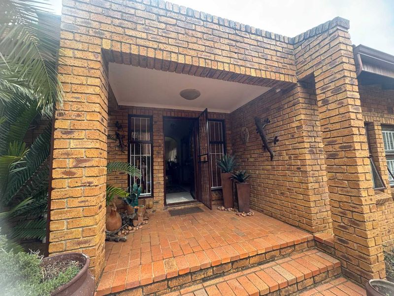Huge Face Brick Home for Sale - Photo 2