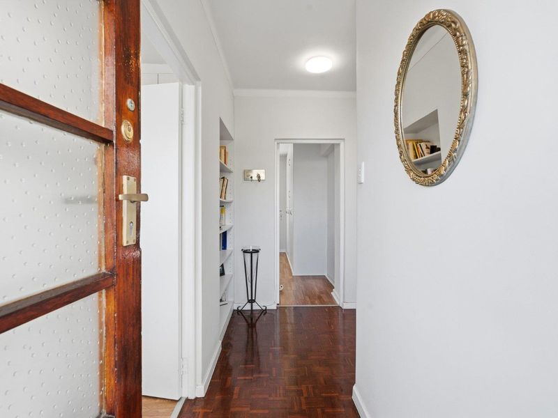 Sea Point Living: Balcony, Garage, and Great Potential - Photo 2