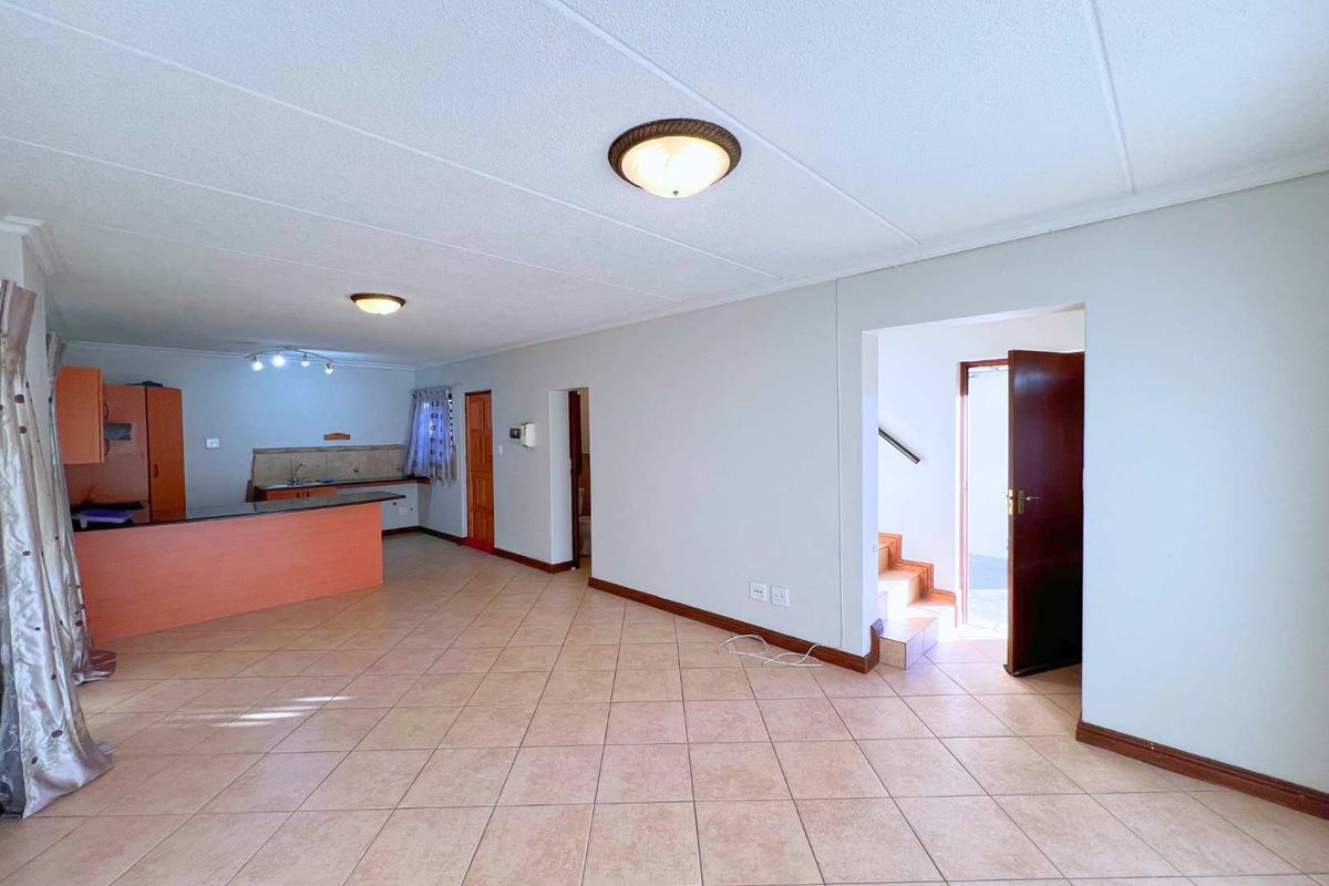 Three bedroom home in secure estate - Photo 5