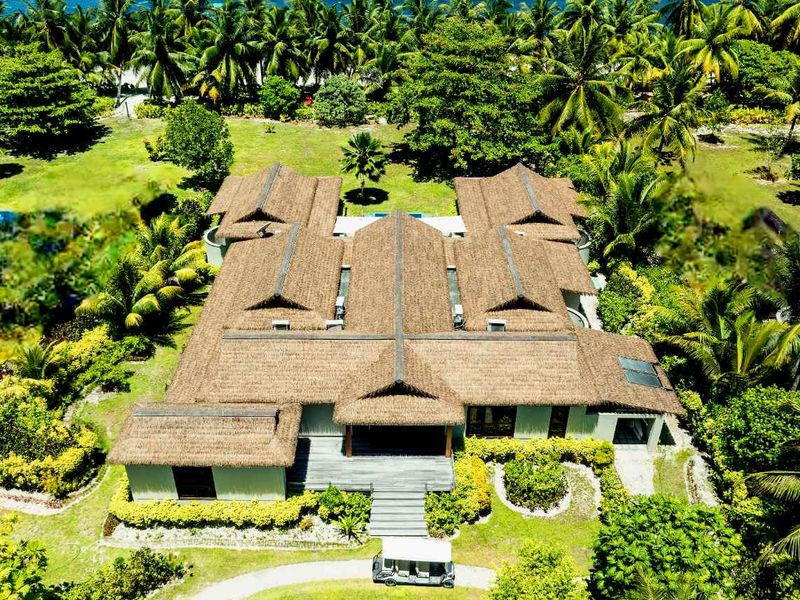 TURNKEY LUXURY- PRIVATE BEACH VILLA DESROCHES ISLAND - Photo 3