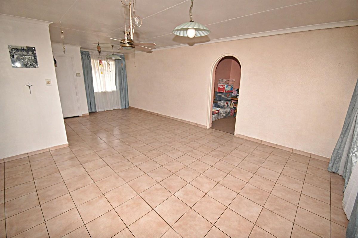 Spacious Family Home - Photo 4