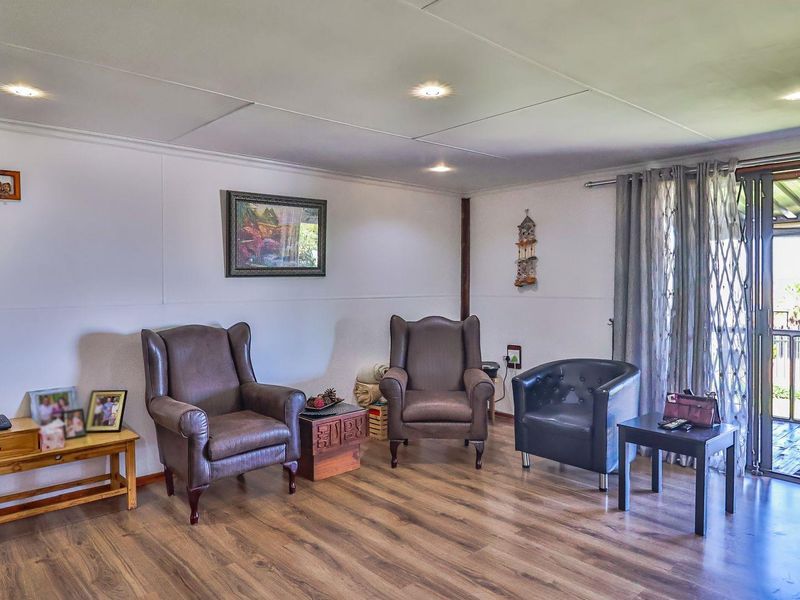 Elegant 3 Bedroom Home with Uninterrupted Vaal River Views - Photo 10