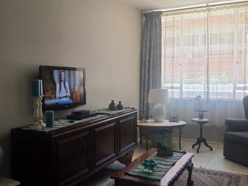 **A Rare Opportunity: Spacious 2.5 Bedroom Apartment in Wonderboom South** - Photo 10