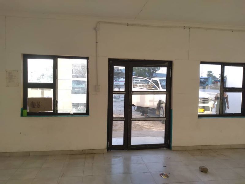 Oniipa, Rental Opportunity alongside Onandjokwe Main Road suitable for a small business e,g pharmacy, butchery, cosmetics shop etc - Photo 6