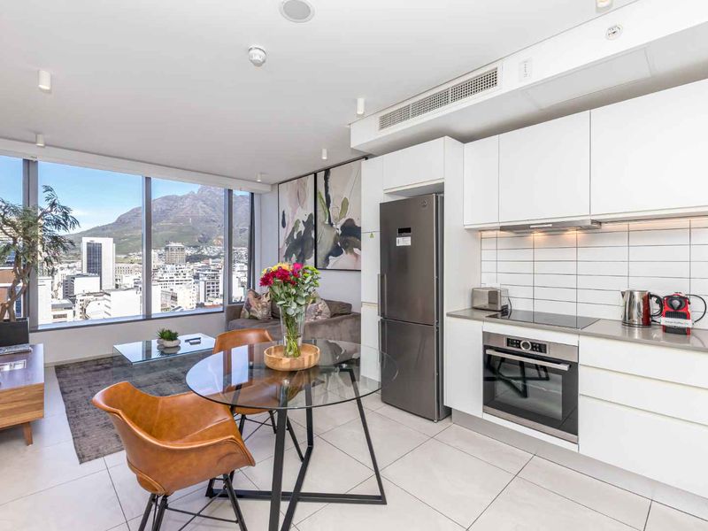 Live (or Earn) in Style — Elevated Luxury Airbnb Unit with Iconic Table Mountain Views - Photo 5
