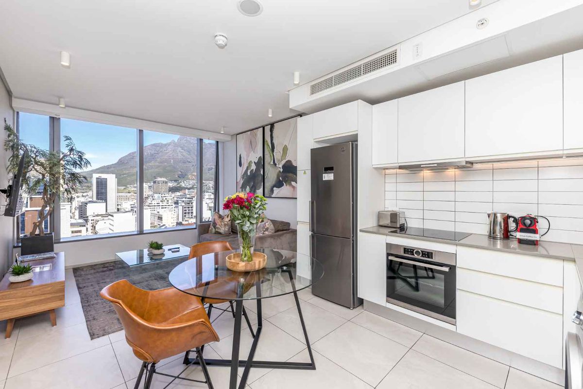 Live (or Earn) in Style — Elevated Luxury Airbnb Unit with Iconic Table Mountain Views - Photo 5