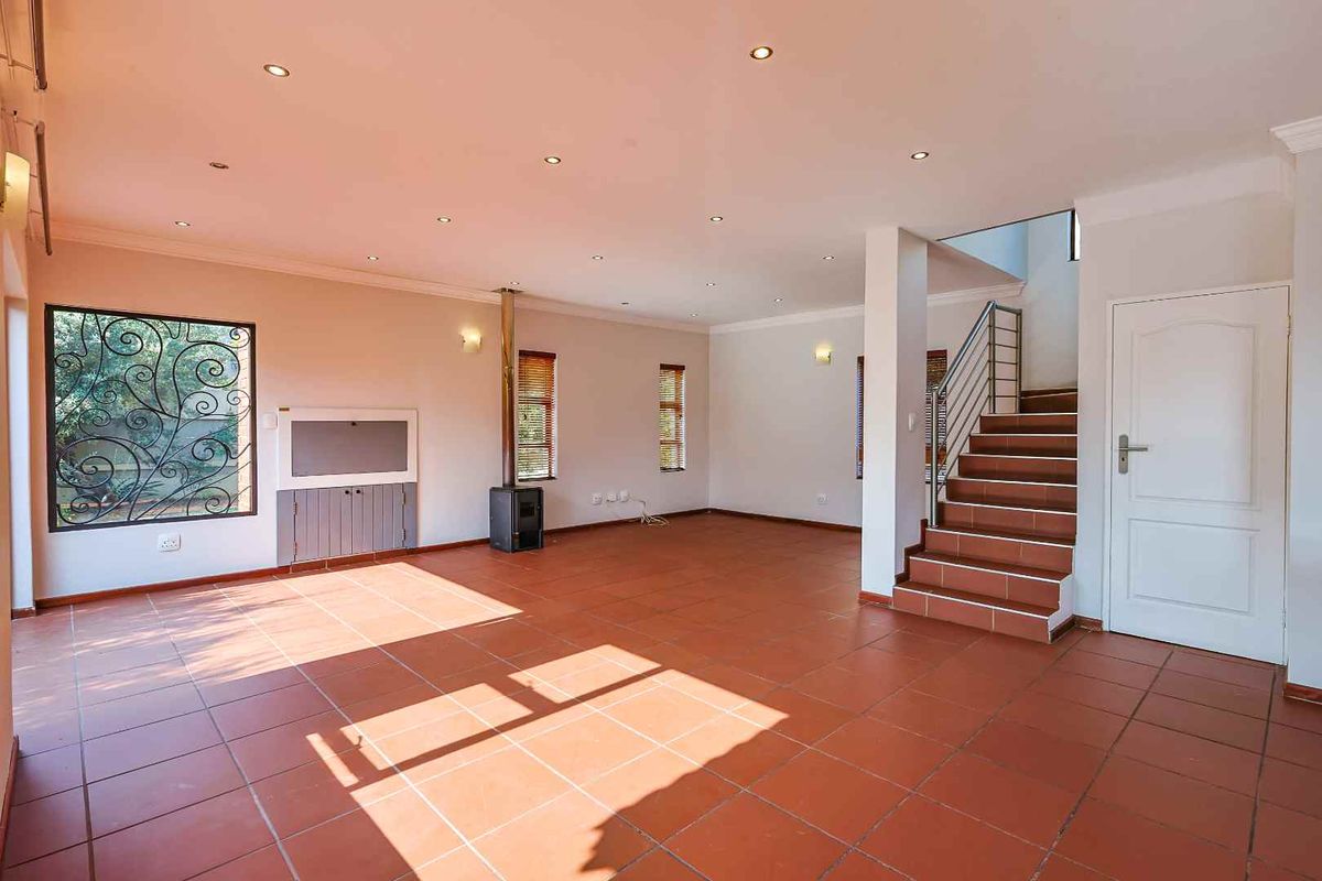 Heron Hill, Olympus – Modern Family Home with Solar System - Photo 5