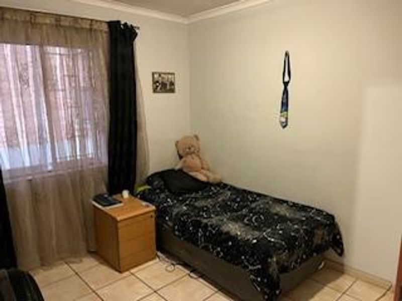 Charming 3-Bedroom Home in Wonderboom South with Modern Comforts - Photo 9