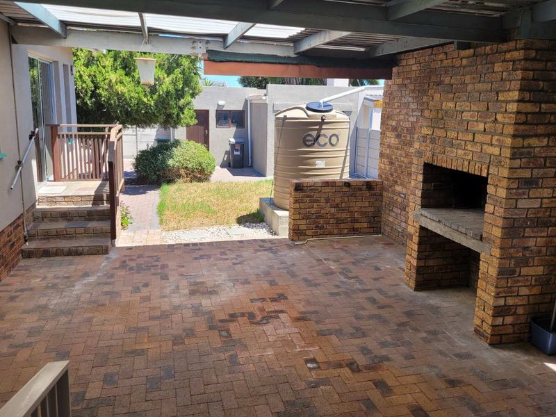 SPACIOUS HOME WITH FLATLET - Photo 8