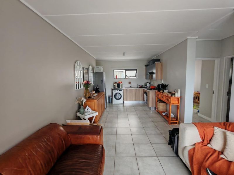 Stylish Modern Apartment For Sale! - Photo 3