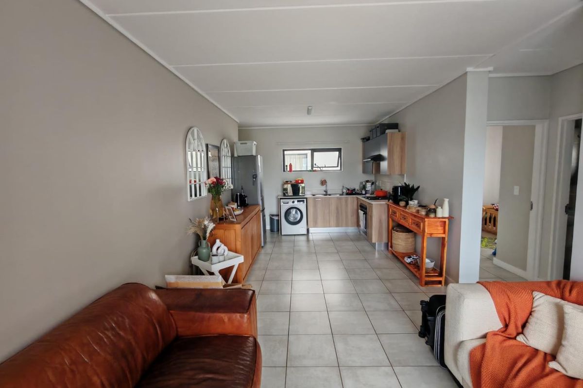 Stylish Modern Apartment For Sale! - Photo 3