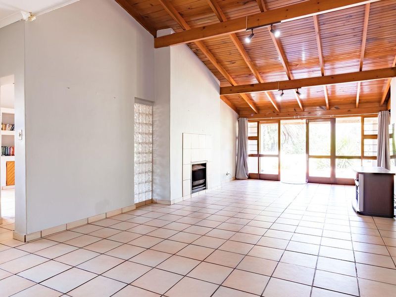 4 Bedroom Home in Fairland - Photo 9