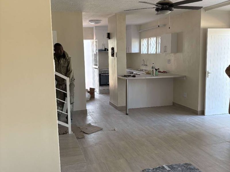 Modern 3 bedroom Townhouse for Sale in Ludwigsdorf, Windhoek - Photo 9