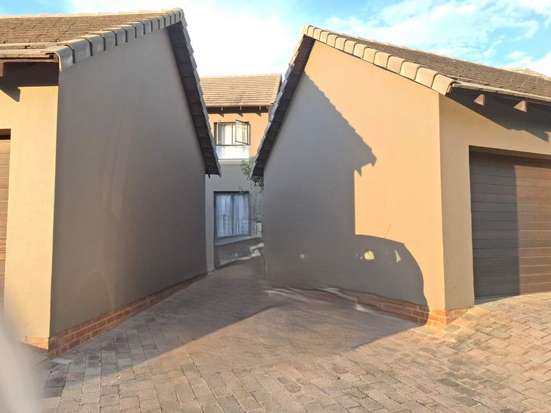 2 Bedroom Apartment in Popular Concerto Symphony Park Hartbeespoort - Photo 2