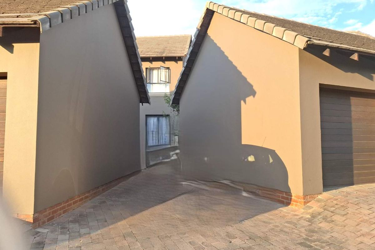 2 Bedroom Apartment in Popular Concerto Symphony Park Hartbeespoort - Photo 2