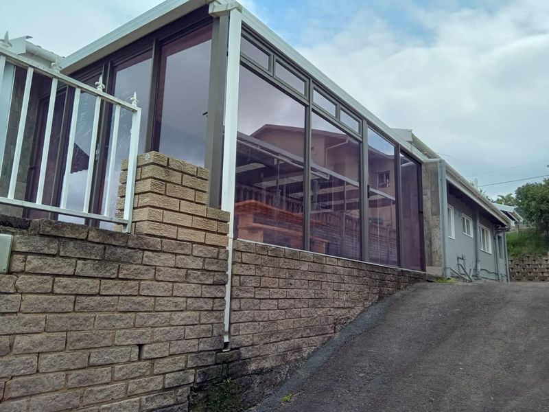 Spacious Shallcross Home with Panoramic Views and Modern Comforts - Photo 1