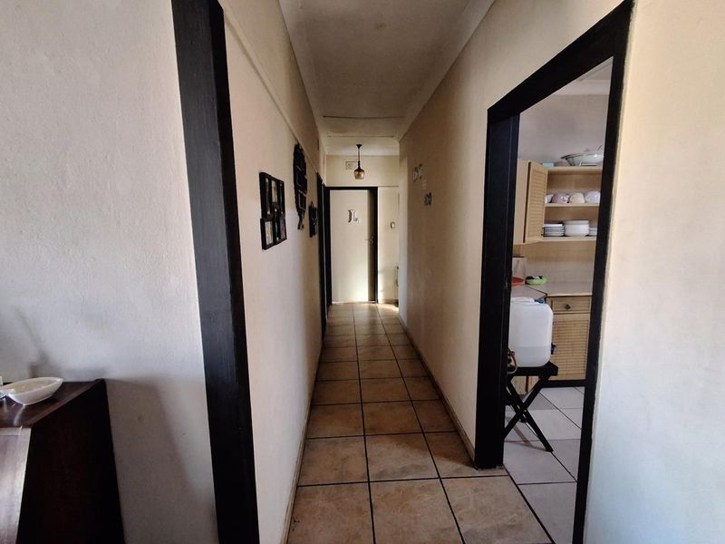 3-Bedroom Home with Garage, Covered Parking, Storerooms & Enclosed Garden - Photo 8