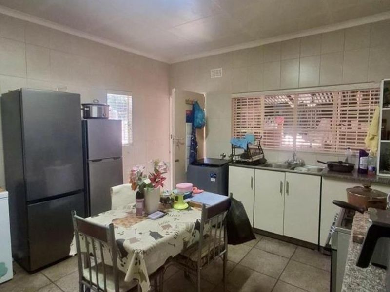 2 Bedroom With a Pool For Sale Vanderbijlpark CW2 - Photo 8