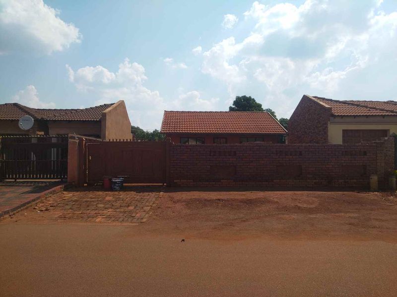 2 bedrooms house for sale in Soshanguve East - Photo 10