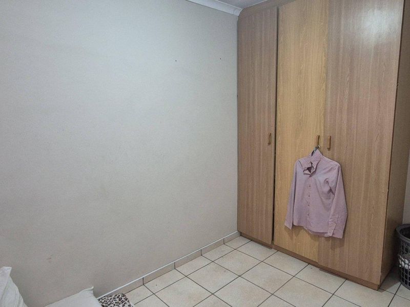 FOR SALE SPACIOUS 2 BEDROOM UNIT IN EROS - Photo 8