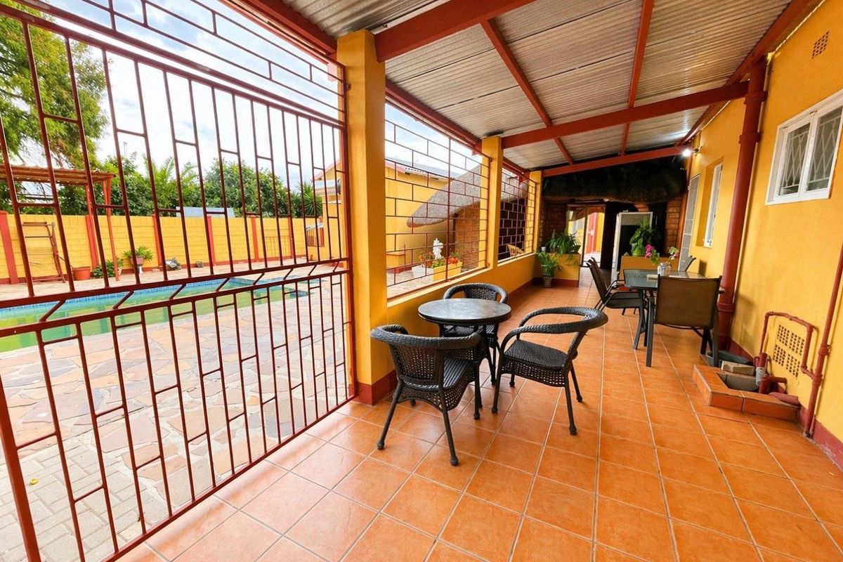 Spacious one level hosue for sale! - Photo 4