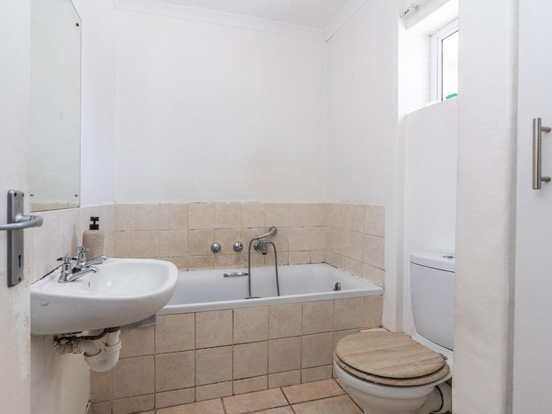 Charming 2-Bedroom Ground Floor Apartment - Photo 10