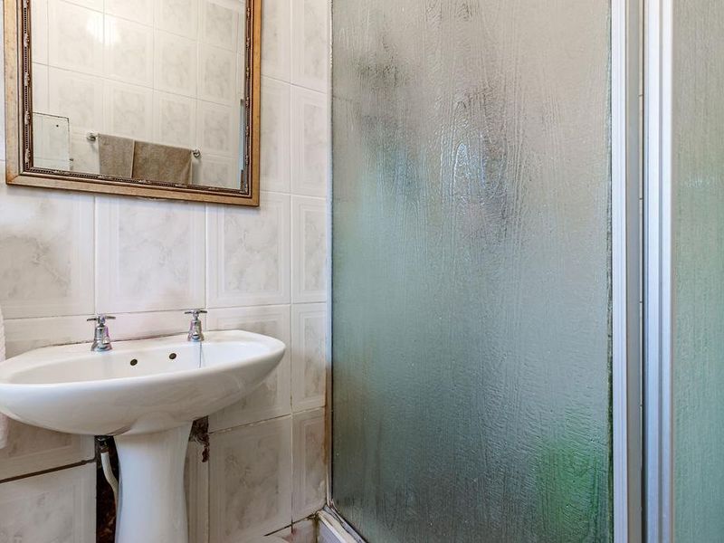 # Bedroom house in a popular area. - Photo 9