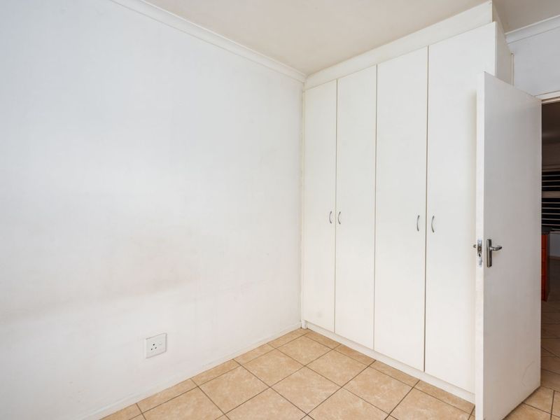 Beautiful & Secure 2-Bedroom Apartment (2 Units available) - Photo 8