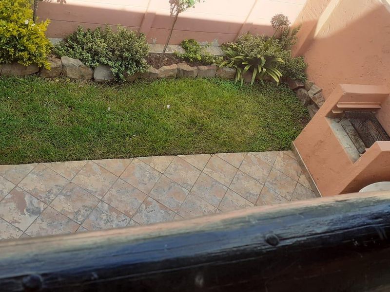 Secure, Stylish Living in Raceview - Photo 5