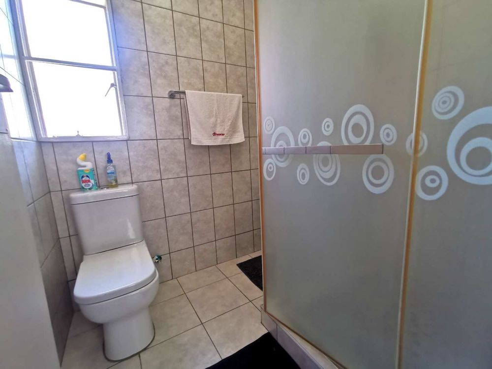 GRANNY FLAT BATHROOM WITH SHOWER/TOILET/BASIN 