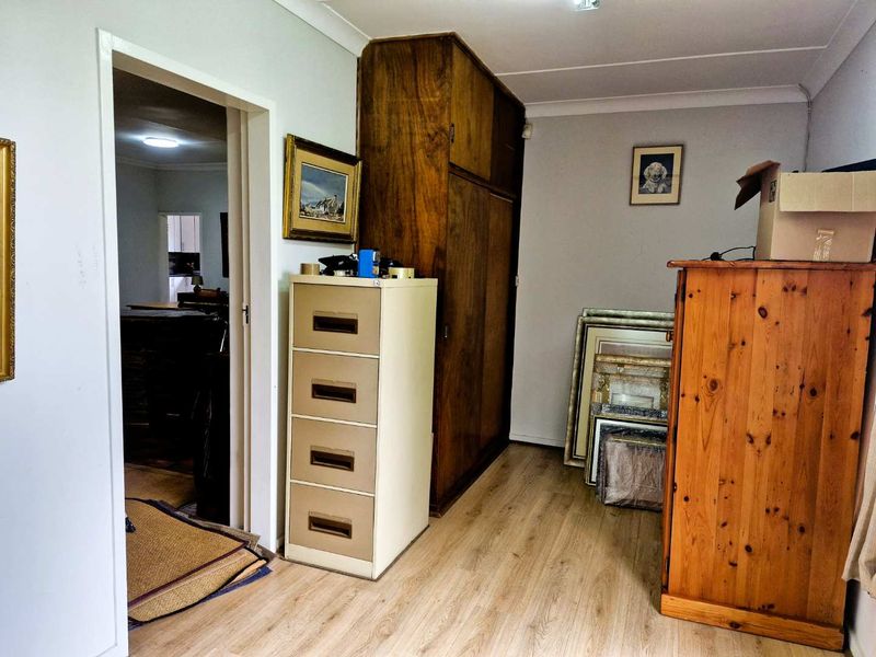 Charming Family Home in Quiet Cul-de-Sac - Photo 9