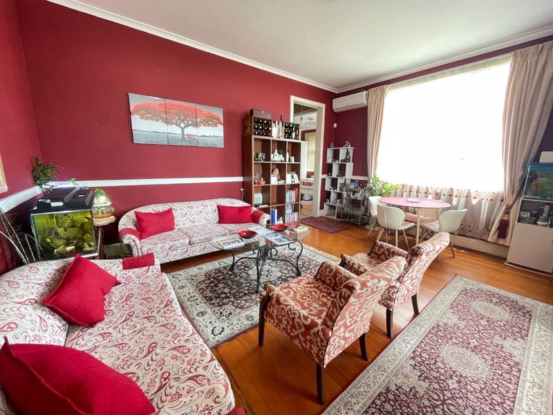 1.5 Bedroom Apartment with Open-Plan Living and Automated Garage - Photo 3