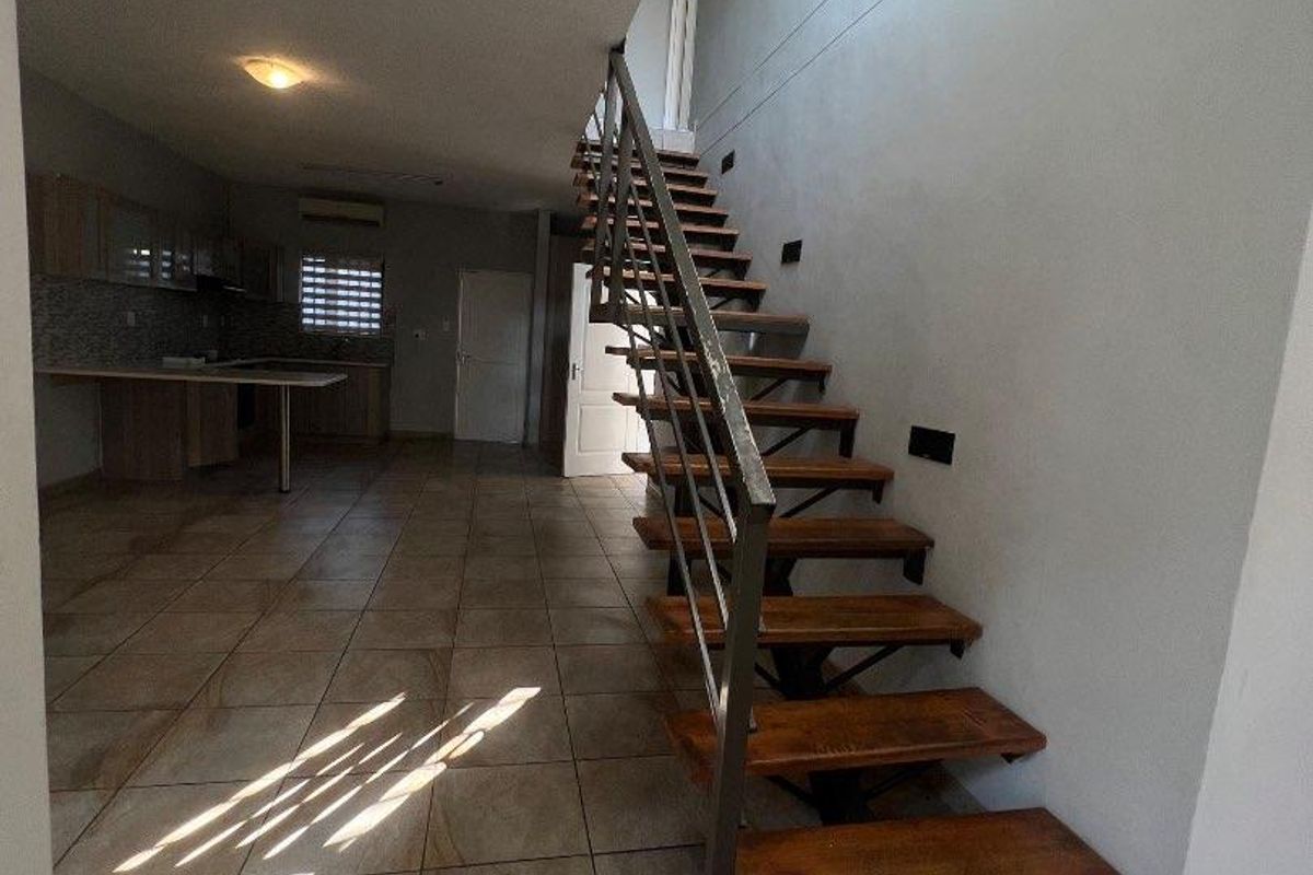 BEAUTIFUL | TOWNHOUSE | SALE - Photo 5