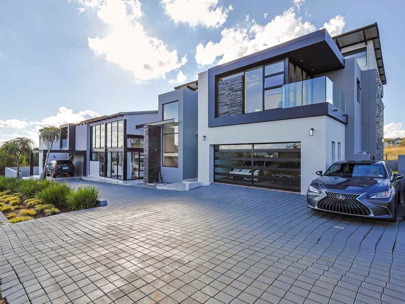 EXCLUSIVE 8 BEDROOM LUXURY HOME IN THE HILLS GAME RESERVE – WHERE ELEGANCE MEETS NATURE - Photo 4