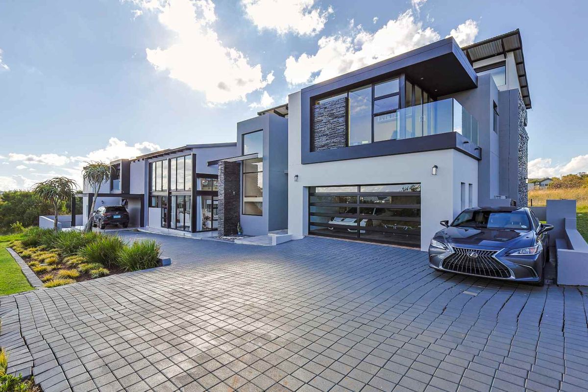 EXCLUSIVE 8 BEDROOM LUXURY HOME IN THE HILLS GAME RESERVE – WHERE ELEGANCE MEETS NATURE - Photo 4