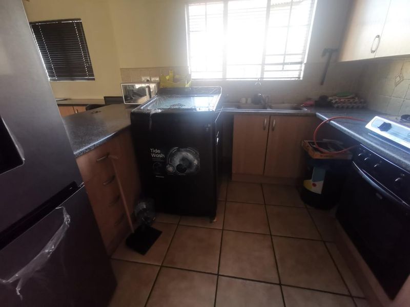 well maintained complex - Photo 5