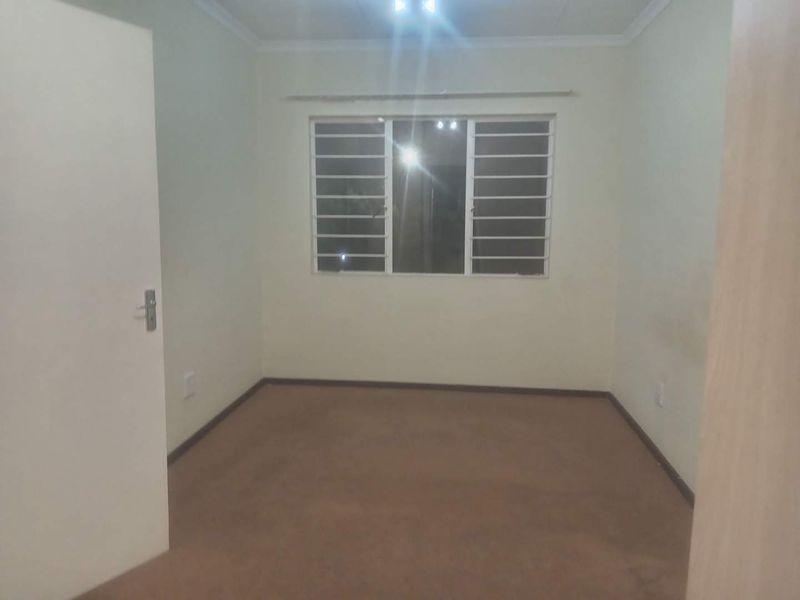 ONE BEDROOM APARTMENT FOR SALE IN KLIPPOORTJE ,BOKSBURG - Photo 8