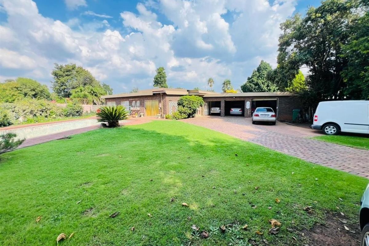 House For Sale in Brackendowns, Alberton - Photo 2