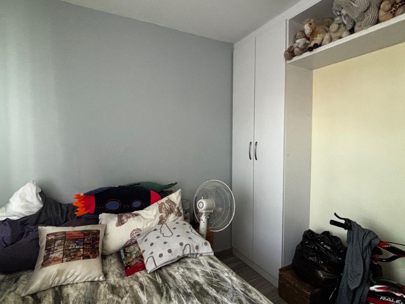 Beautifully Renovated 2-Bedroom Unit in a Sought-After Complex - Photo 8