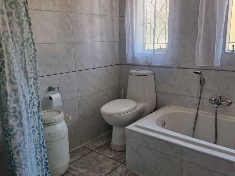 CHARMING PET FRIENDLY TOWNHOUSE - BEYERS PARK - Photo 8