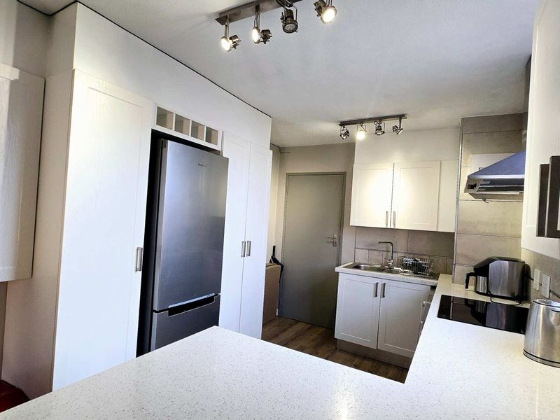 Modern Loft Apartment in a Secure Complex - Photo 7